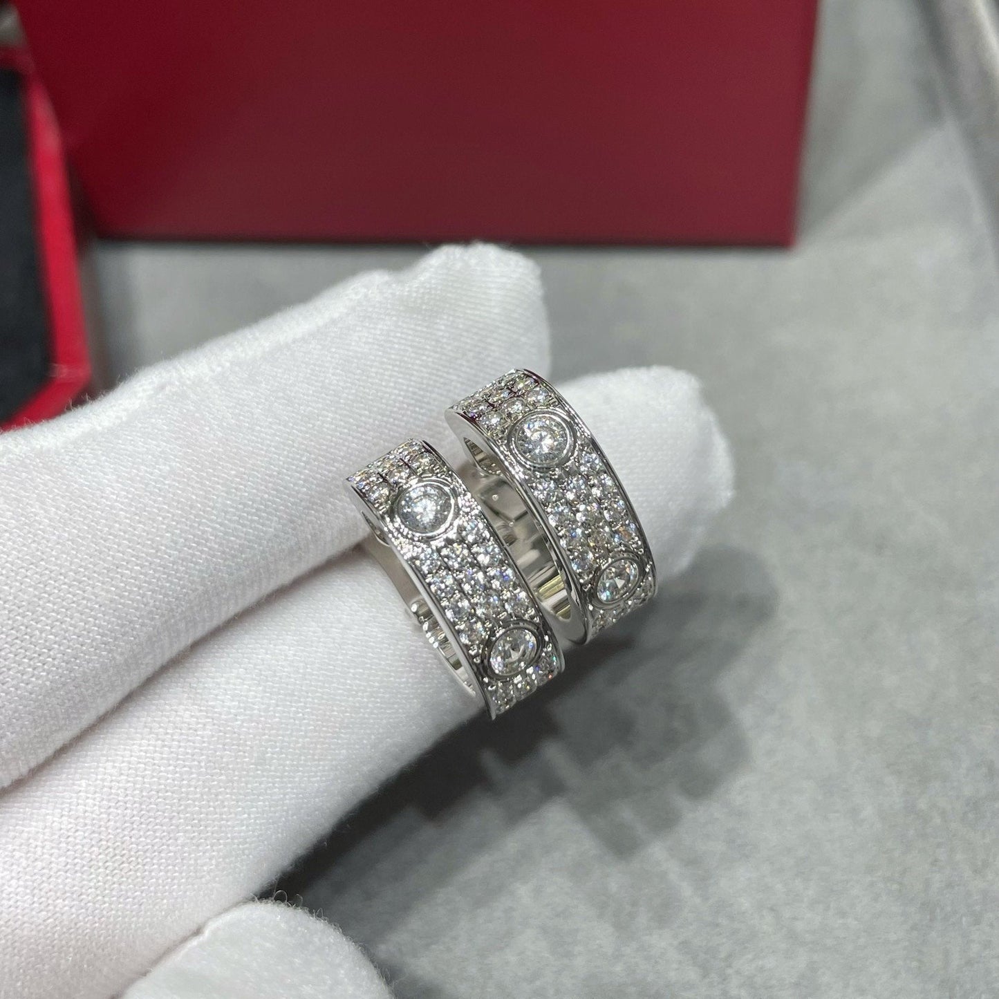 [Stars Jewelry]LOVE 5.5MM DIAMOND PAVED EARRINGS