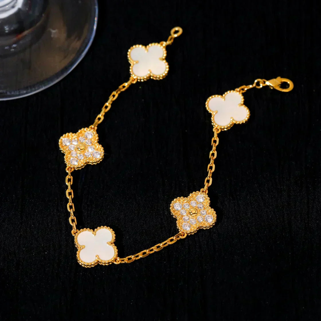[Stars Jewelry]CLOVER WHITE PEARL MOP 5 MOTIF BRACELET COLLECTION