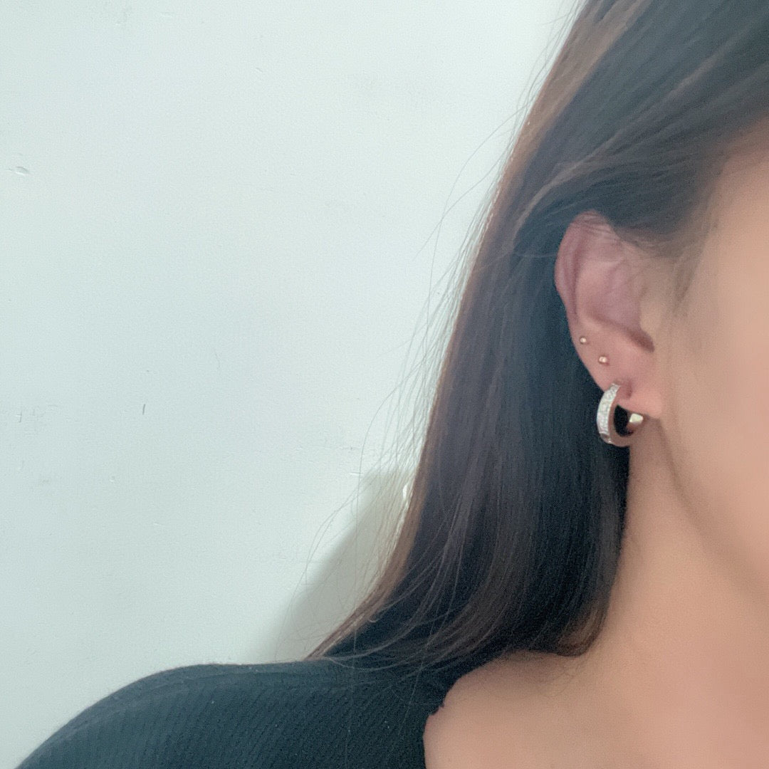 [Stars Jewelry]LOVE 5.5MM DIAMOND PAVED EARRINGS